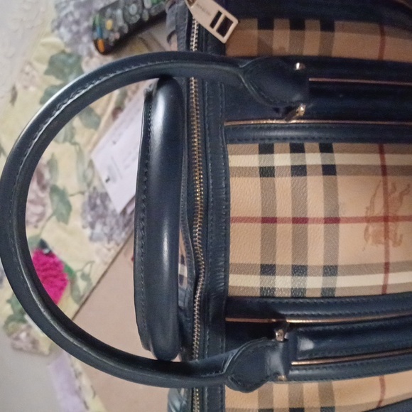 Authentic Burberry Bag - Picture 12 of 14